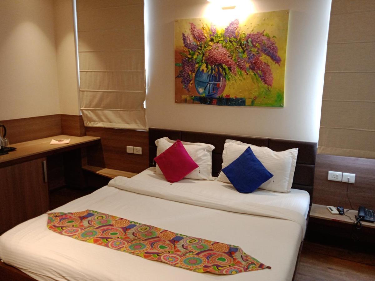 Fleur Hotel Τζαϊπούρ Εξωτερικό φωτογραφία