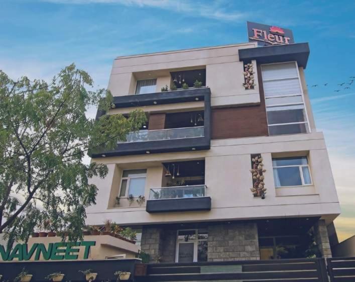 Fleur Hotel Τζαϊπούρ Εξωτερικό φωτογραφία