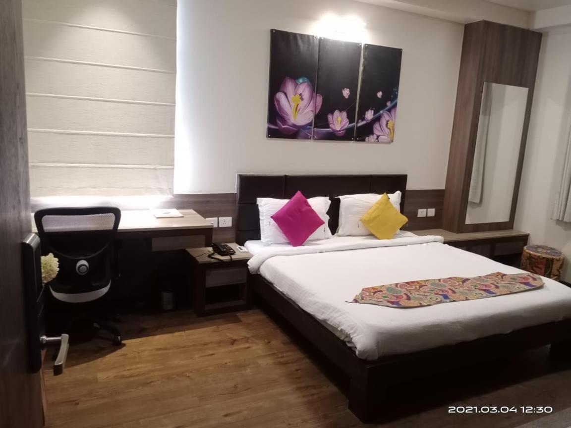 Fleur Hotel Τζαϊπούρ Εξωτερικό φωτογραφία