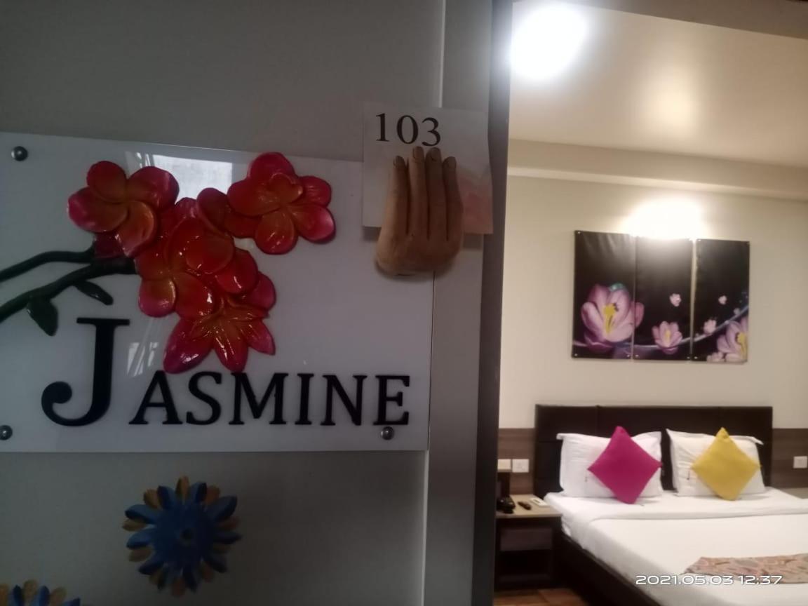 Fleur Hotel Τζαϊπούρ Εξωτερικό φωτογραφία