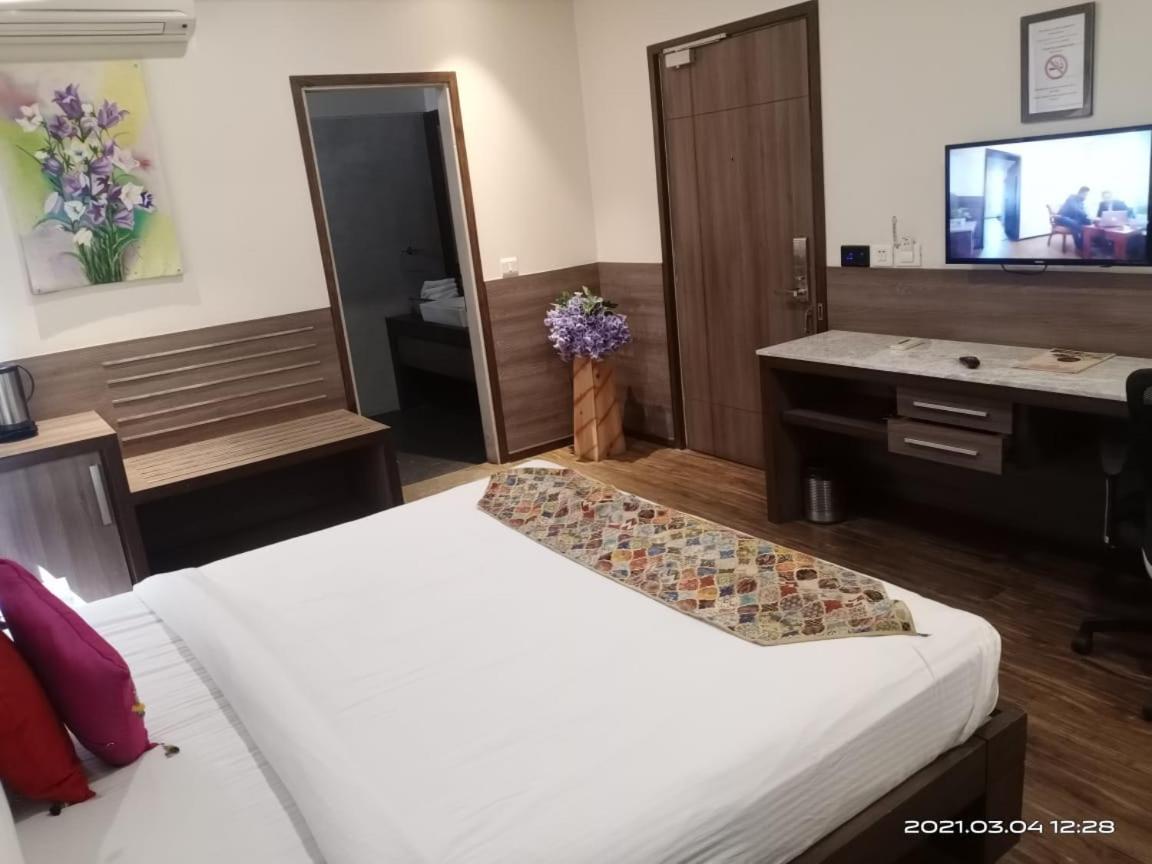 Fleur Hotel Τζαϊπούρ Εξωτερικό φωτογραφία