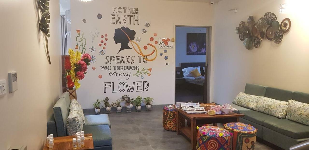 Fleur Hotel Τζαϊπούρ Εξωτερικό φωτογραφία